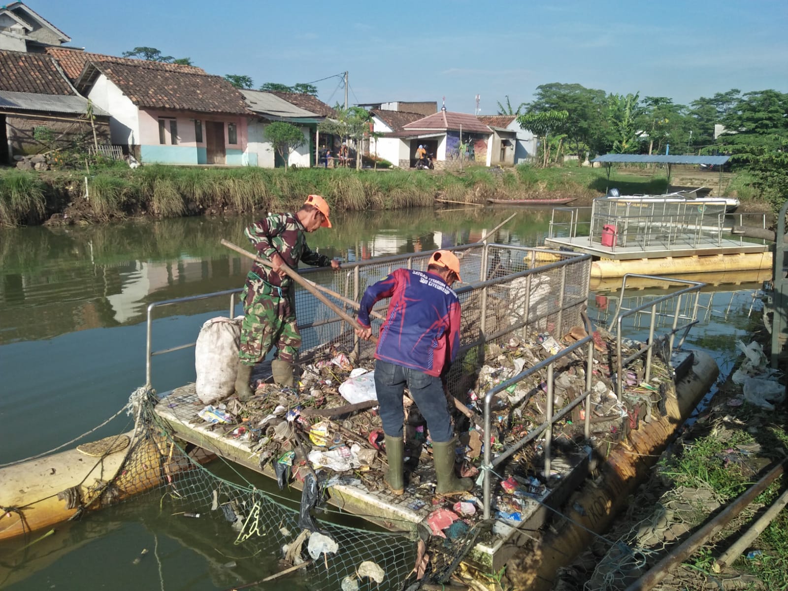 Collaboration on DAS Citarum Handling Through The TNI Bhakti Program and Law Enforcement In The Framework of Military Campaign Strategy